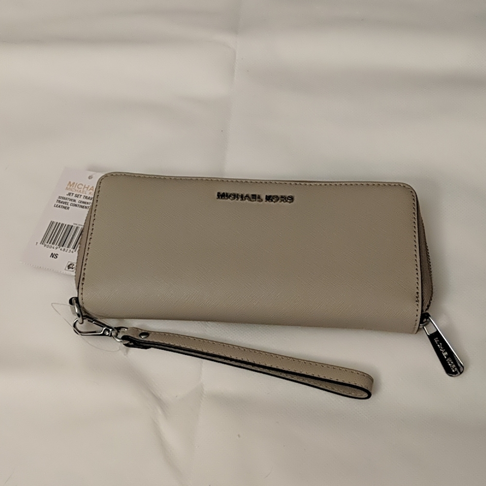 NWT Michael Kors long wristlet wallet